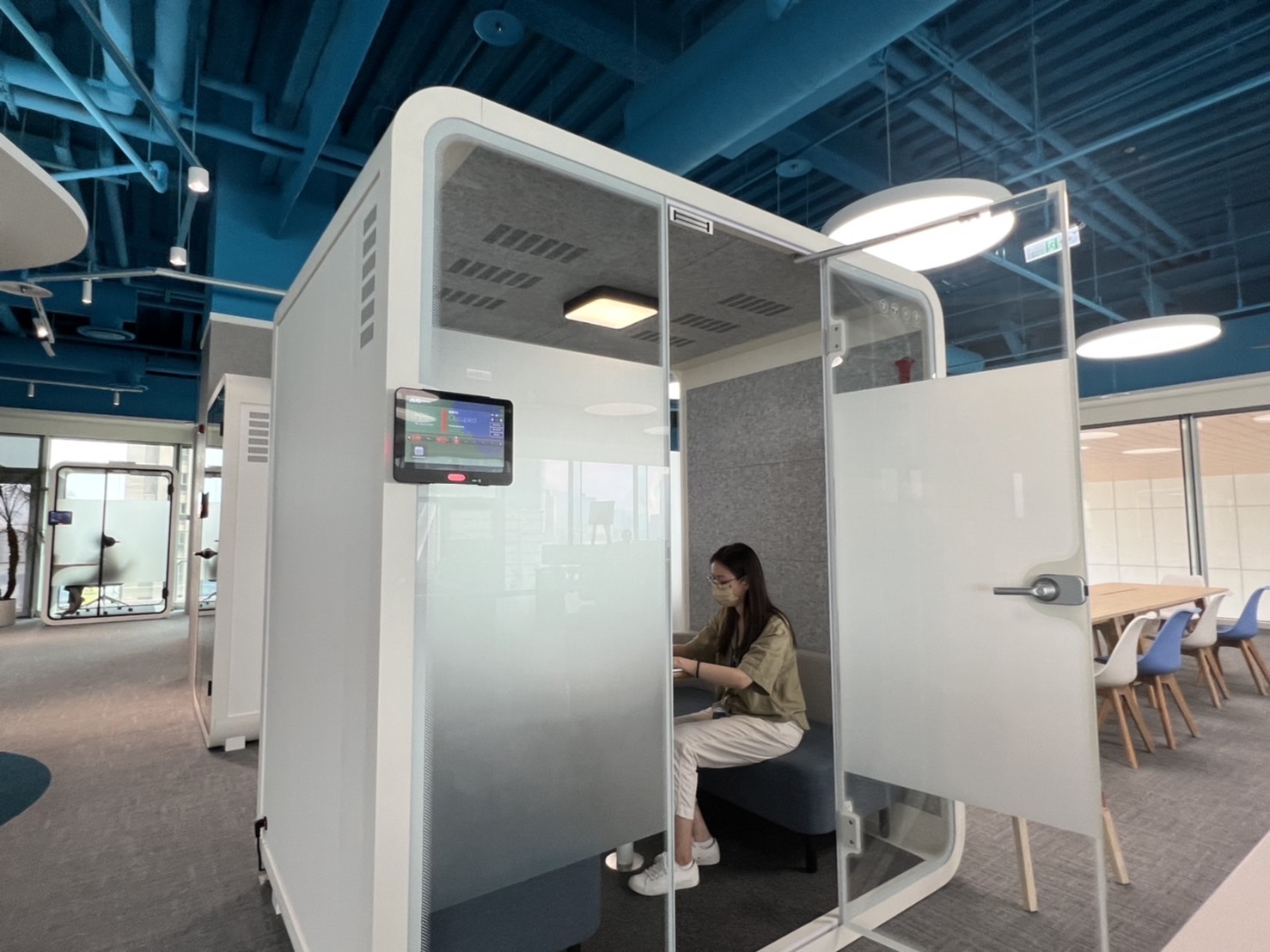 ag亚娱高雄據點的智慧行動辦公艙，展現ag亚娱在面板以外的研發應用軟實力